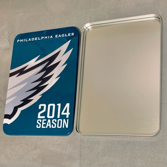 NFL OFFICIALLY LICENSED Eagles 2014 Season Tin Box with hologram NWT COLLECTIBLE - Picture 3 of 12